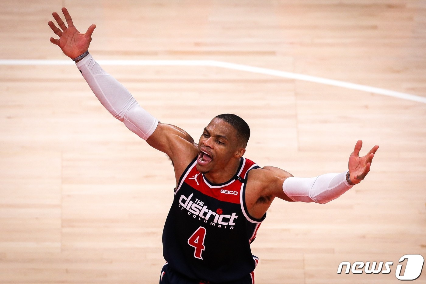 미국프로농구(NBA) 통산 182번째 트리플더블을 달성한 러셀 웨스트브룩.  ⓒ AFP=뉴스1