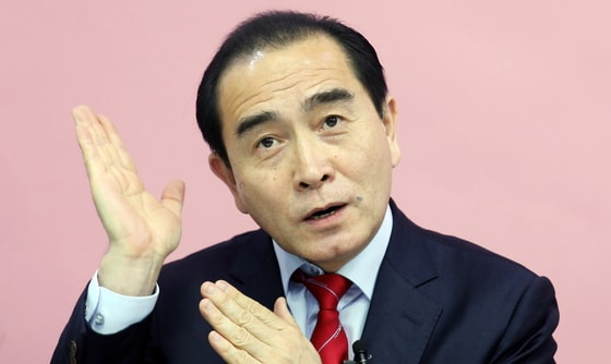 태영호 국민의힘 의원이 지난 6일 서울 여의도 국회 의원회관에서 뉴스1과 인터뷰에서 손짓을 하며 자신의 주장을 펼치고 있다.  ⓒ News1 