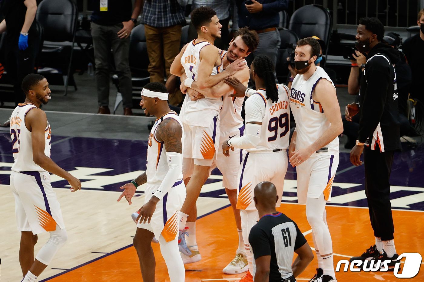 피닉스 선즈 선수단. ⓒ AFP=뉴스1