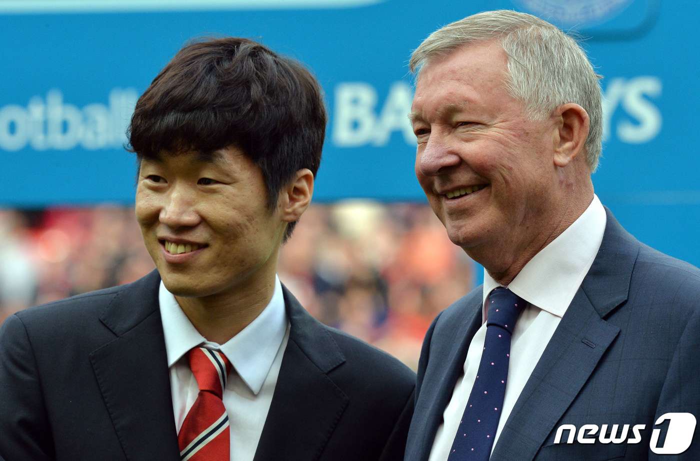 박지성(왼쪽)과 알렉스 퍼거슨(오른쪽) ⓒ AFP=뉴스1