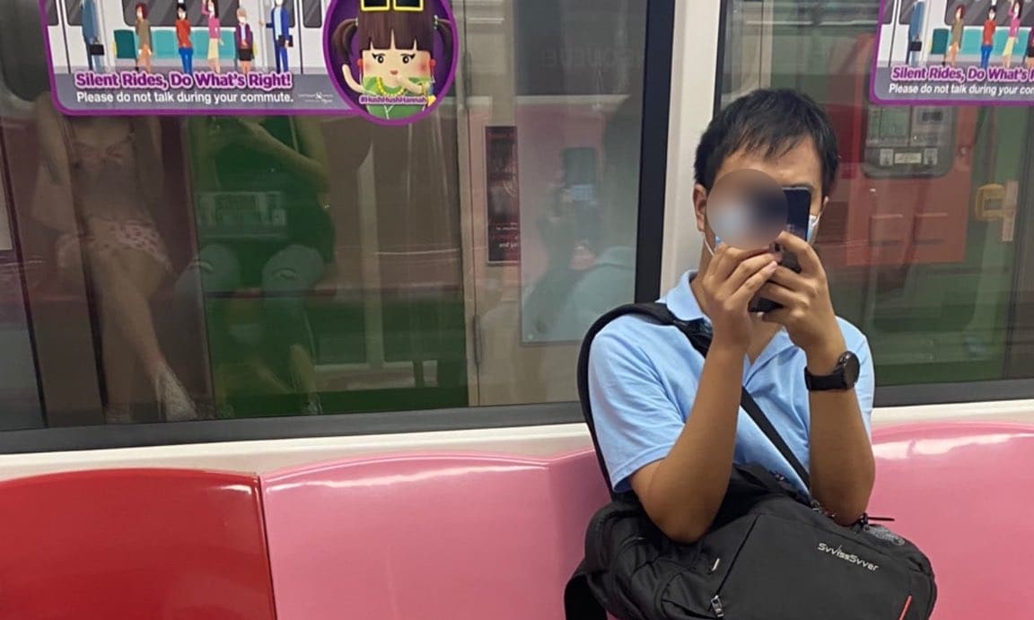 지난 17일 싱가포르의 한 여성이 지하철을 타고 가던 중 맞은편에 앉은 남성에게서 수상함을 느끼고 휴대전화를 확인한 결과 불법 촬영을 하고 있었다고 전했다. (트위터 cathariiine 갈무리) ⓒ 뉴스1