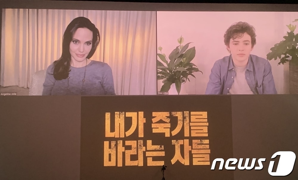 배우 안젤리나 졸리(왼쪽), 핀 리틀이 '내가 죽기를 바라는 자들' 화상 기자회견에 참석했다. ⓒ 뉴스1 고승아 기자