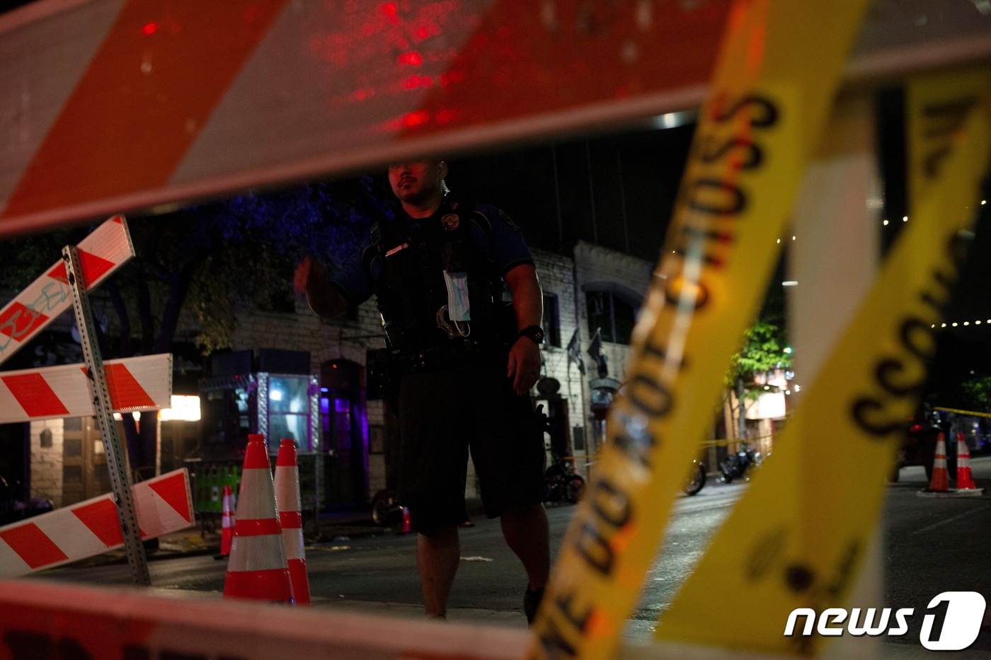 11일(현지시간) 미국 텍사스 오스틴에서 대규모 총격 사건이 발생해 14명이 다쳤고 2명이 중상을 입었다. ⓒ 로이터=뉴스1