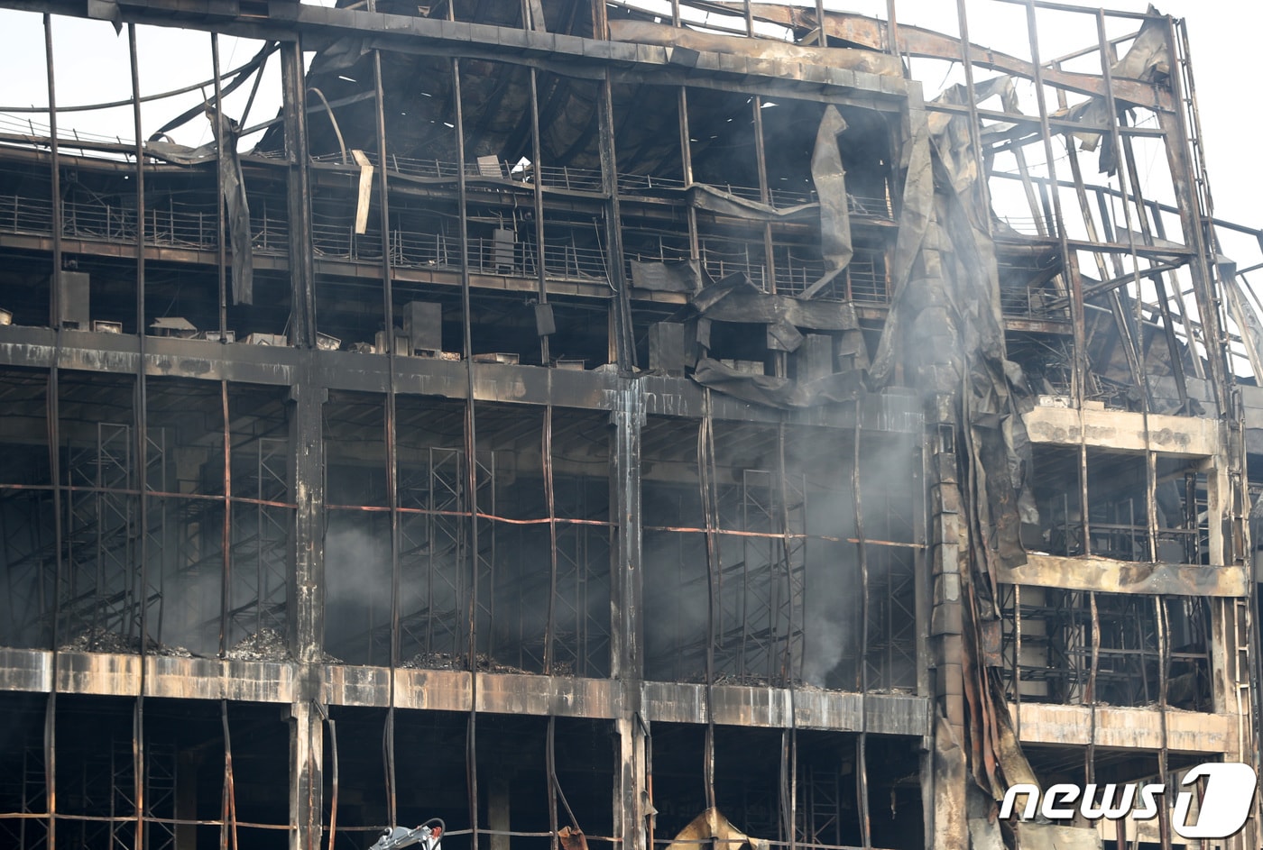 이천 쿠팡 덕평물류센터 화재모습ⓒ News1 김영운 기자