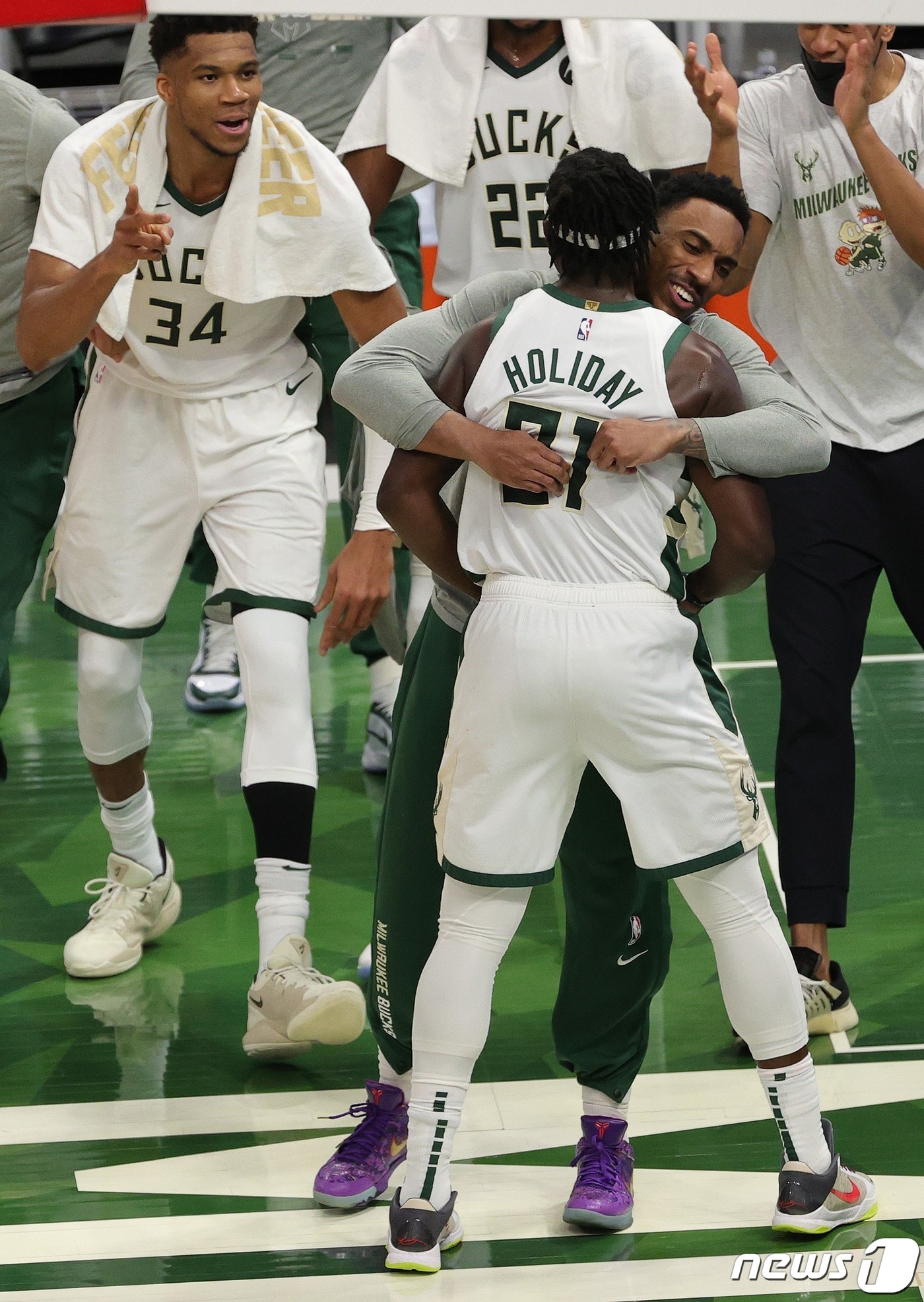 밀워키 벅스가 애틀랜타 호크스를 꺾고 시리즈 전적 동률을 만들었다.ⓒ AFP=뉴스1