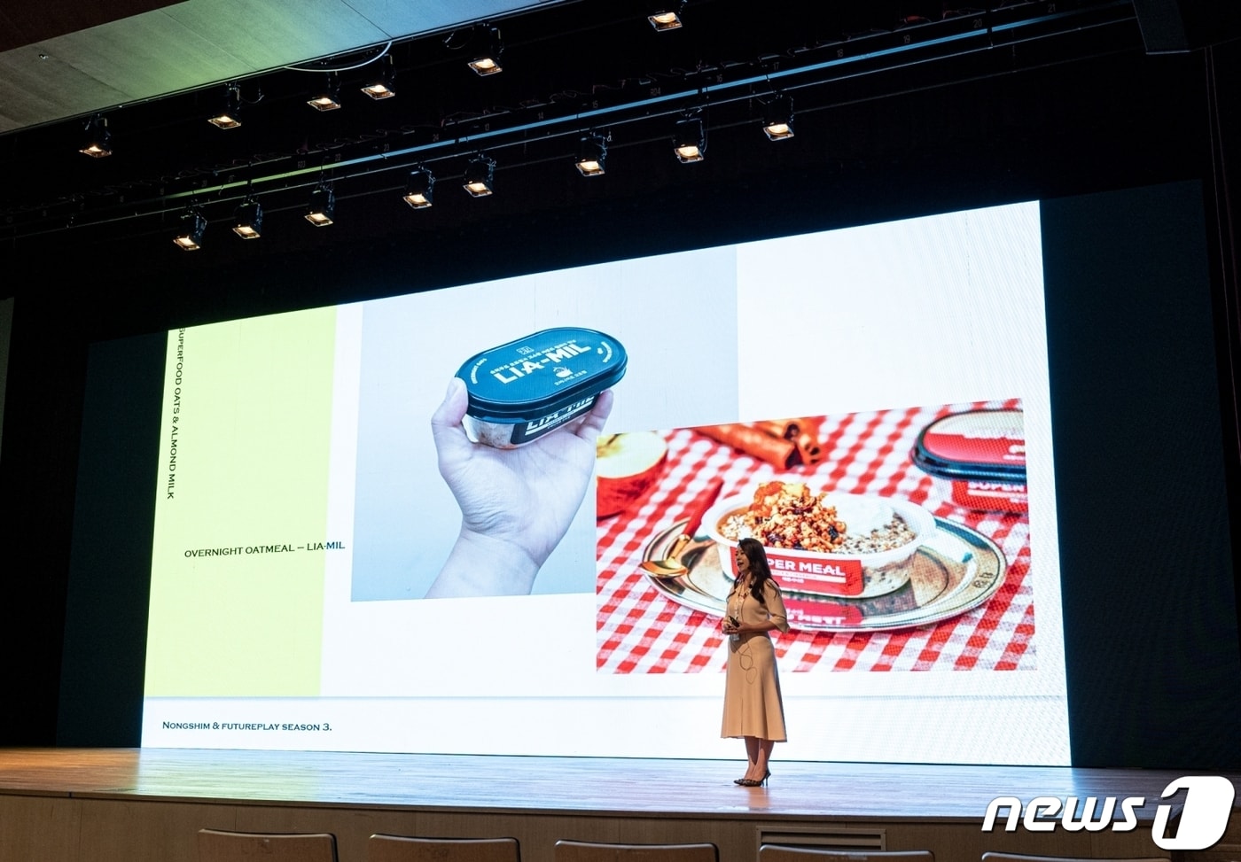 초블레스 한채원 대표가 농심테크업플러스시즌3 데모데이에서 발표를 하고 있다. (퓨처플레이 제공) ⓒ 뉴스1