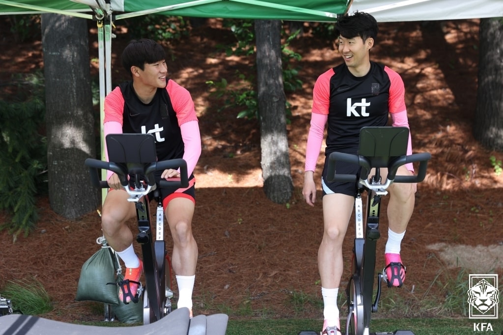 정상빈(왼쪽)(대한축구협회 제공)ⓒ 뉴스1