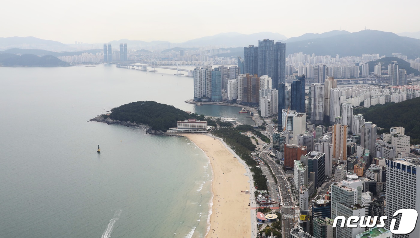 부산 해운대구 마린시티·해운대 해수욕장 전경. 2021.6.7 /뉴스1 ⓒ News1 여주연 기자