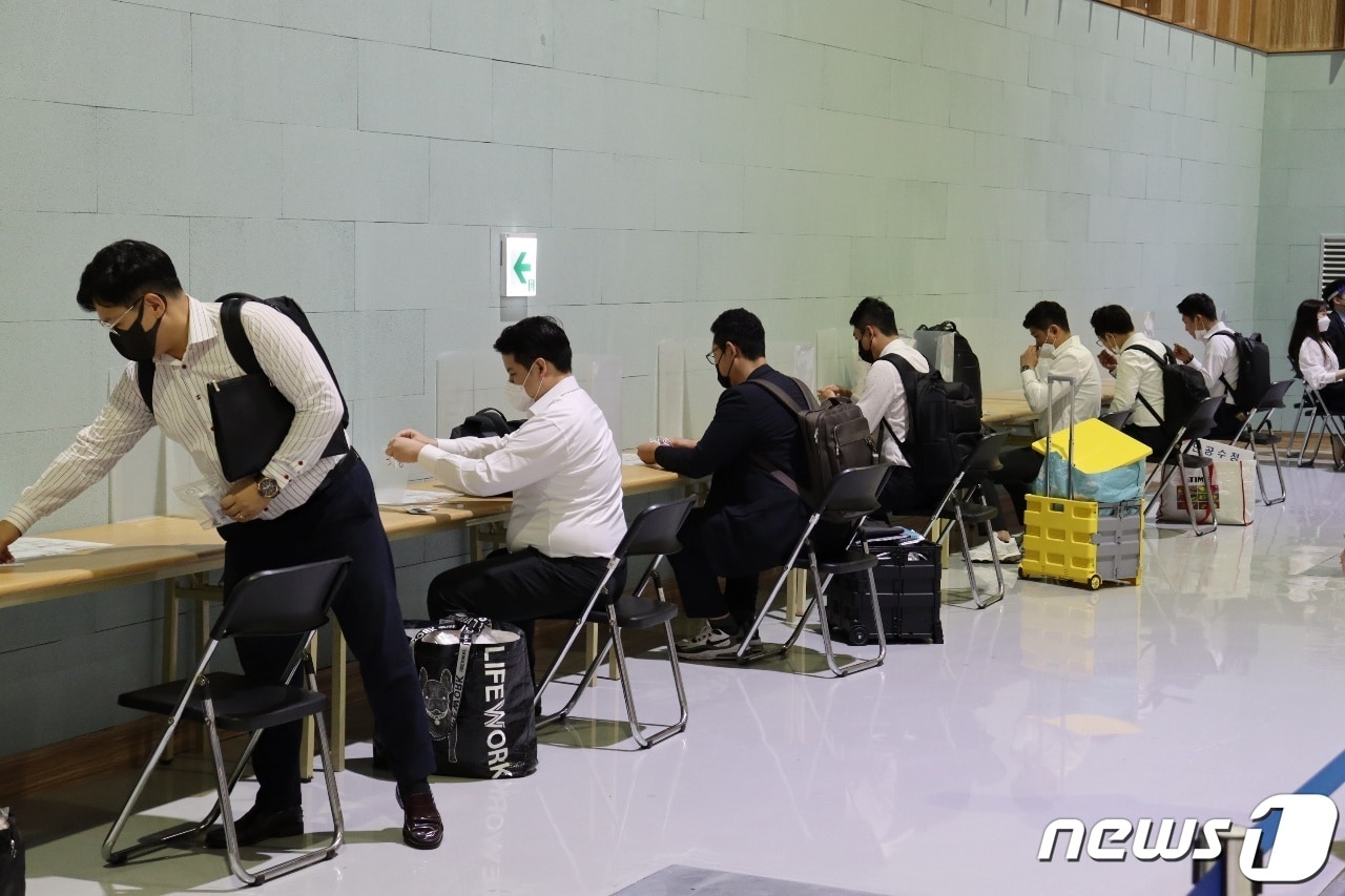 울산전시컨벤션센터(UECO)는 현재 개최 중인 '코베 베이비페어&유아교육전'에서 상주인원 전원을 대상으로 코로나19 신속진단키트 검사를 도입한다.ⓒ 뉴스1