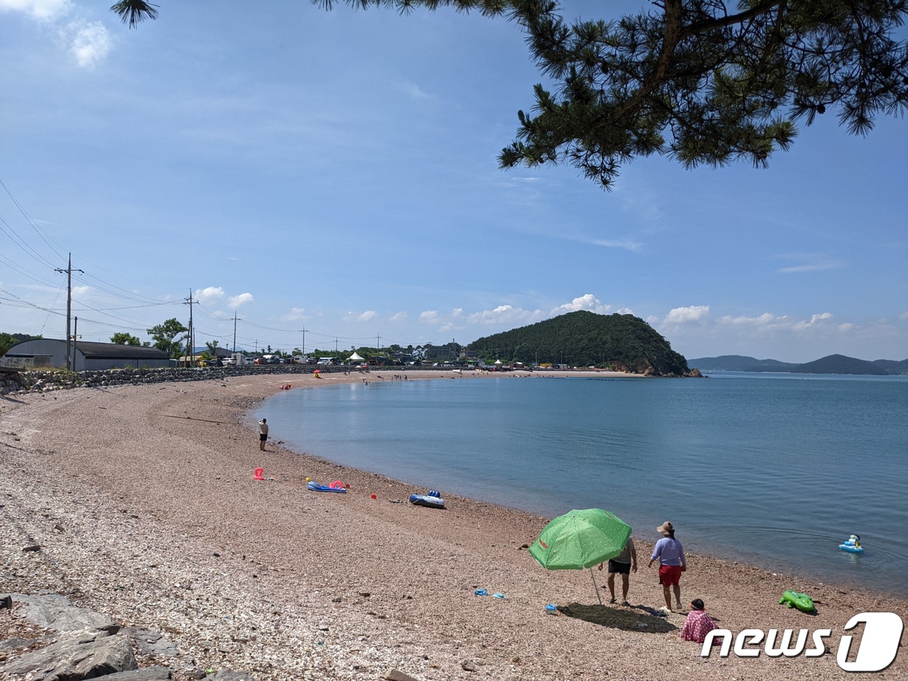 벌천포해수욕장 전경ⓒ 뉴스1