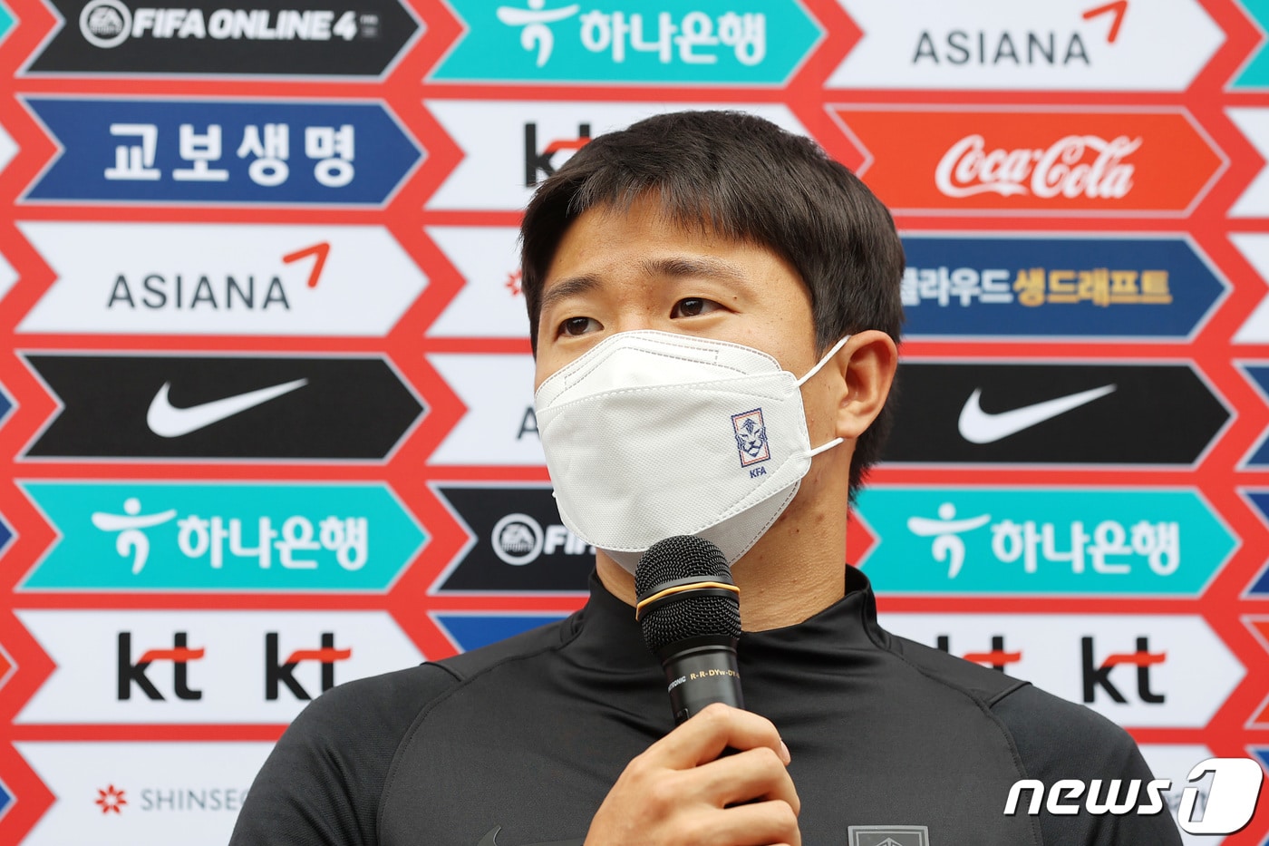 올림픽 축구 대표팀 권창훈이 5일 오후 경기도 파주트레이닝센터(NFC)에서 도쿄올림픽 대비 소집 훈련에 앞서 취재진과 인터뷰를 하고 있다. 2021.7.5/뉴스1 ⓒ News1 조태형 기자