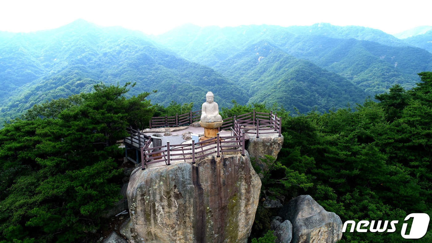 창녕 관룡사 용선대 석조여래좌상 전경. (창녕군 제공) ⓒ 뉴스1