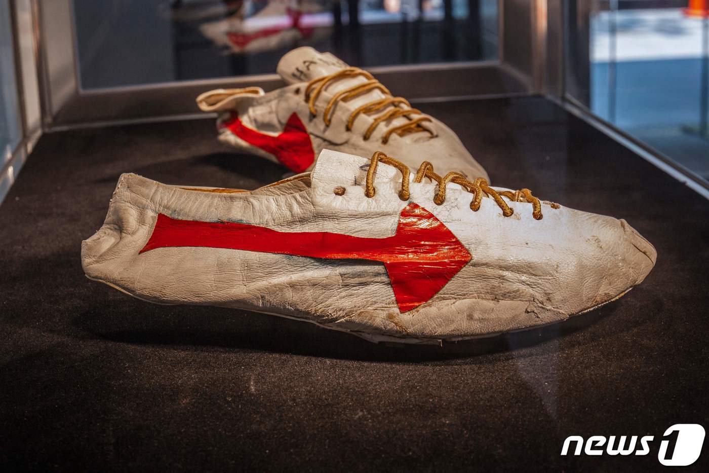 나이키 공동창업자 빌 바우어만이 디자인 한 나이키 신발. ⓒ AFP=뉴스1 ⓒ News1 정윤영 기자