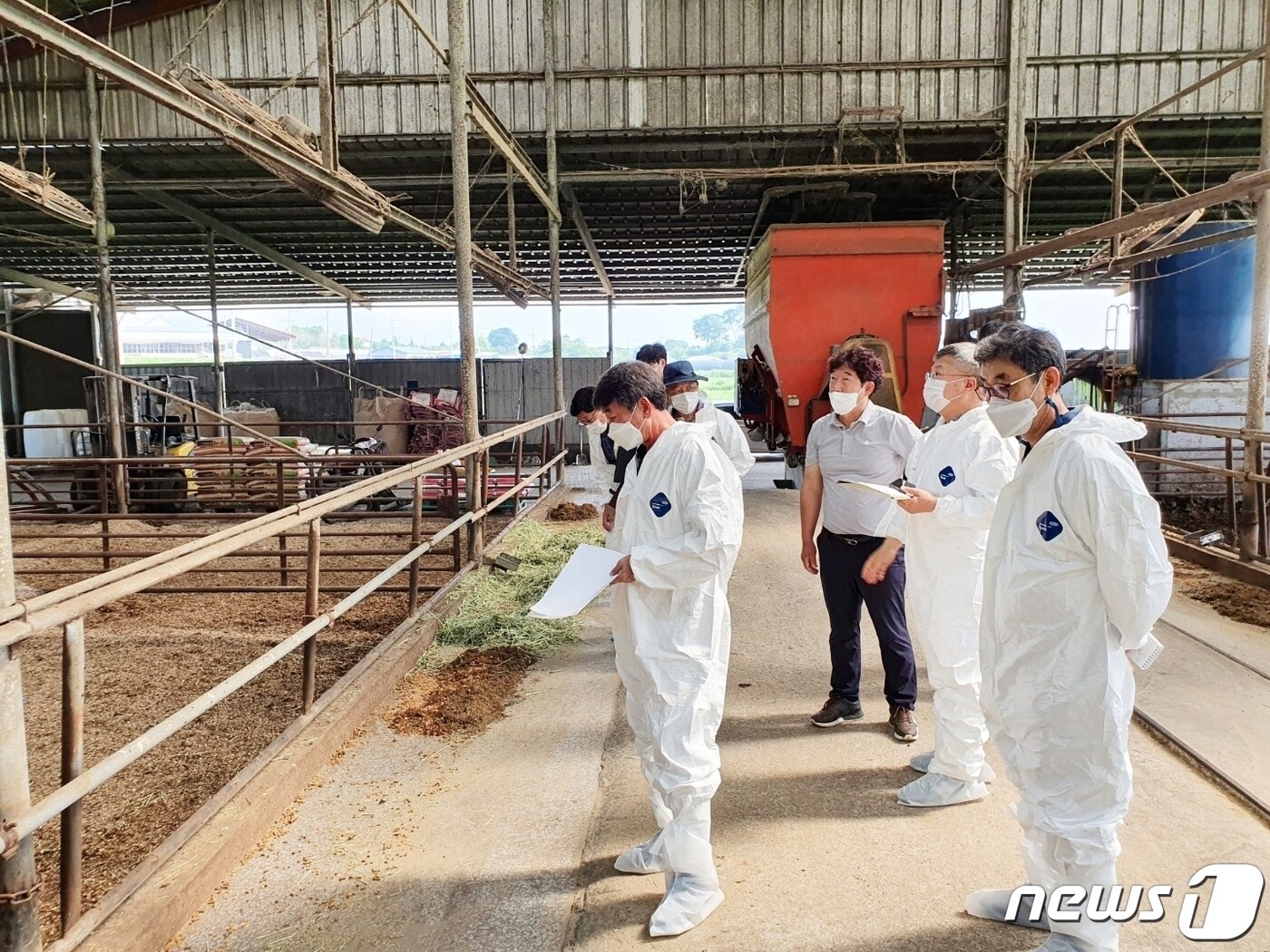  전북 정읍시는 농촌진흥청 국립축산과학원과 함께 지역 내 한우농가를 대상으로 번식, 사양, 환경, 질병, 조사료 등 5개 분야에 대한 전문가 종합컨설팅을 진행했다.ⓒ 뉴스1