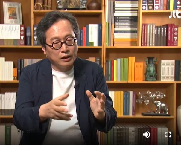 경기관광공사 사장으로 내정된 맛칼럼니스트 황교익씨가 지난 17일 jtbc와 관련 내용에 대해 인터뷰 하는 모습. (jtbc 갈무리) ⓒ 뉴스1