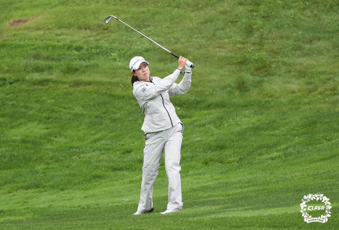 박민지가 19일 강원도 정선 하이원CC에서 열린 '국민쉼터 하이원 리조트 여자오픈 2021' 1라운드 4번 홀에서 아이언 샷을 하고 있다. (KLPGA 제공) 2021.8.19/뉴스1