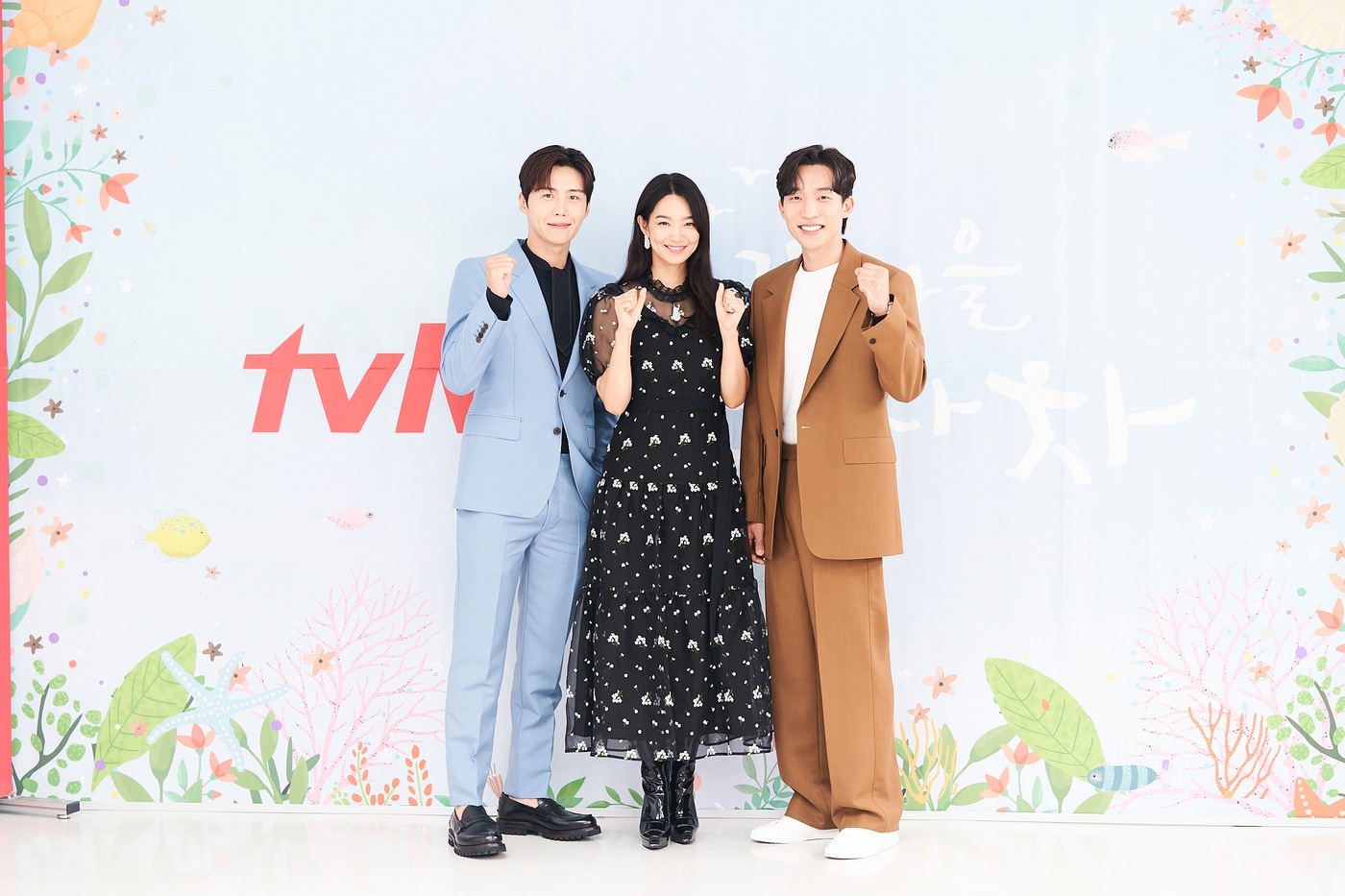 (왼쪽부터) 배우 김선호 신민아 이상이/ 사진제공=tvN '갯마을 차차차' ⓒ 뉴스1