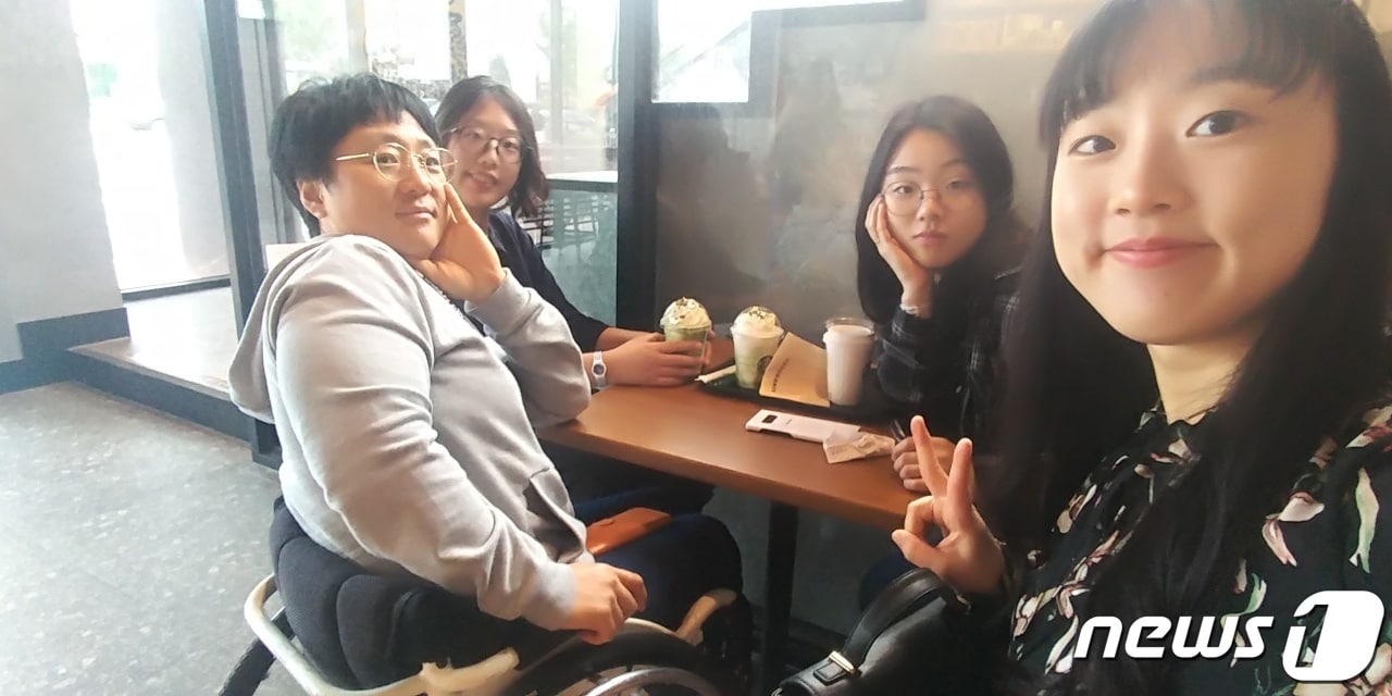 이도연은 세 딸의 응원을 받으며 31일 2020 도쿄 패럴림픽 도로사이클 결선에 나선다. ⓒ 뉴스1 사진공동취재단