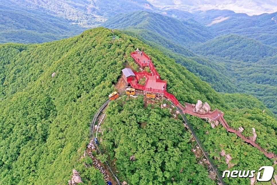 함양대봉산휴양밸리 정상 전경(함양군 제공) ⓒ 뉴스1