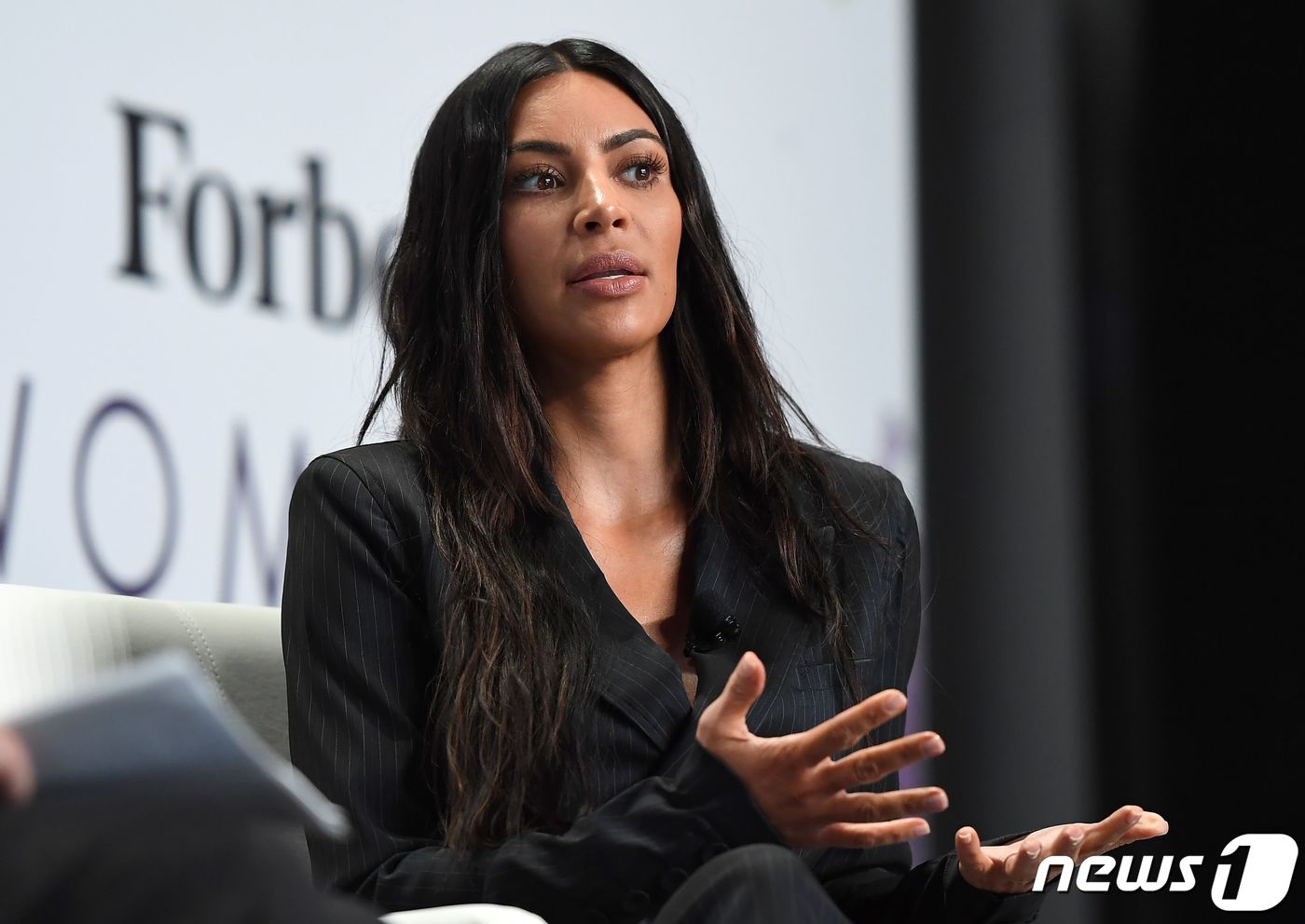 킴 카다시안이 2017년 6월 13일(현지시간) 뉴욕 스프링 스튜디오에서 열리는 '2017 포브스 여성 서밋'에 참석하고 있다. ⓒ AFP=뉴스1 ⓒ News1 김지현 기자