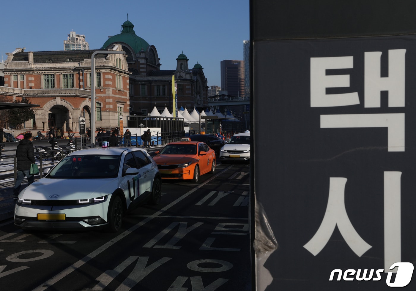 전북 고창군이 코로나19 장기화로 운송 수입 급감 등 경제적 어려움을 겪고 있는 관내 택시, 전세버스 운수종사자에게 1인당 80만원씩 민생회복 자금을 지원한다(뉴스1/DB0 ⓒ News1