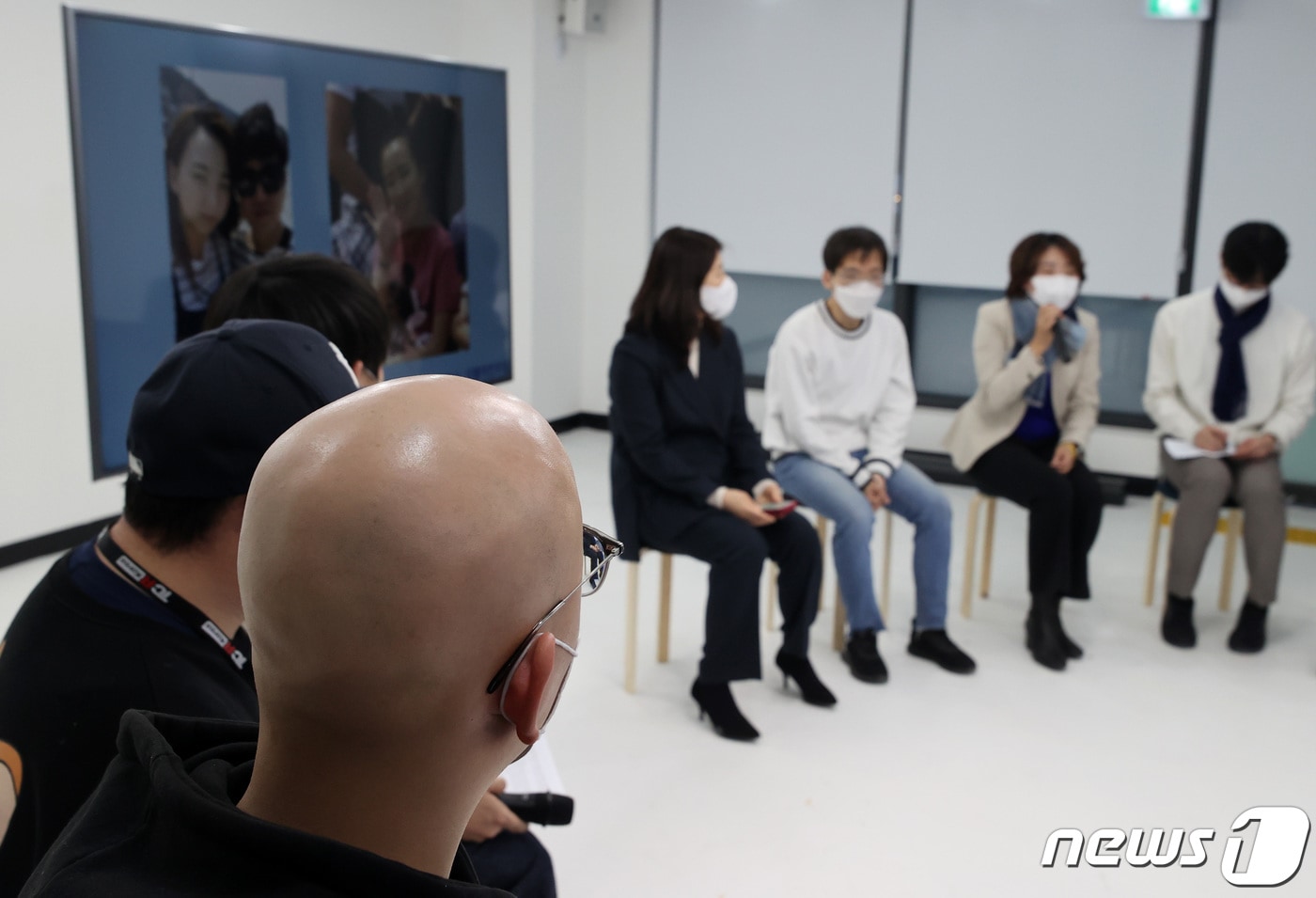 5일 오후 서울 마포구 더불어민주당 미래당사 '블루소다'에서 민주당 청년선대위 주최로 청년 탈모인 초청 간담회가 열리고 있다. (자료사진) 2022.1.5 ⓒ 뉴스1 구윤성 기자