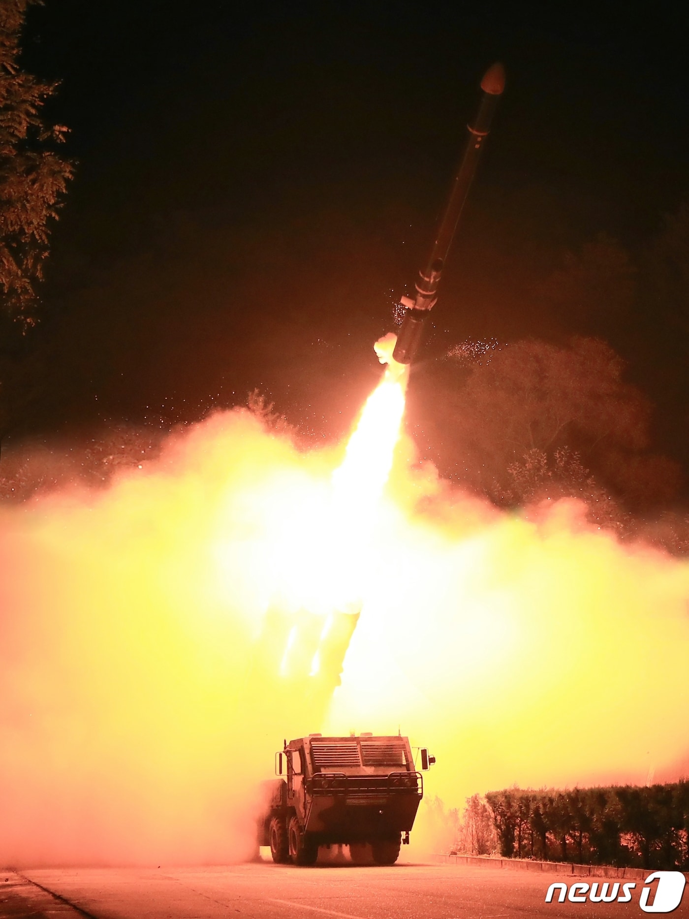 (평양 노동신문=뉴스1) = 북한이 전날인 12일 '장거리 전략순항미사일' 2기를 시험발사했다고 13일 노동당 기관지 노동신문이 보도했다. 신문은 김정은 당 총비서가 시험발사를 직접 지도했다고 밝혔다. [국내에서만 사용가능. 재배포 금지. DB 금지. For Use Only in the Republic of Korea. Redistribution Prohibited] rodongphoto@news1.kr