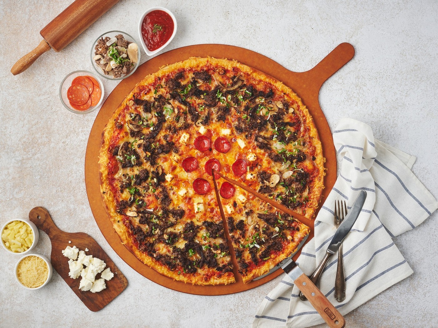 롯데마트가 가성비 프리미엄 피자 2탄으로 '한근 소불고기 피자'를 출시했다.(롯데마트제공)