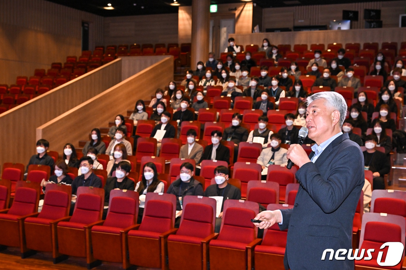 강원 정선군이 24일 정선군문화예술회관에서 신규 공무원 역량강화 교육을 실시했다. &#40;정선군 제공&#41; 2022.10.24/뉴스1