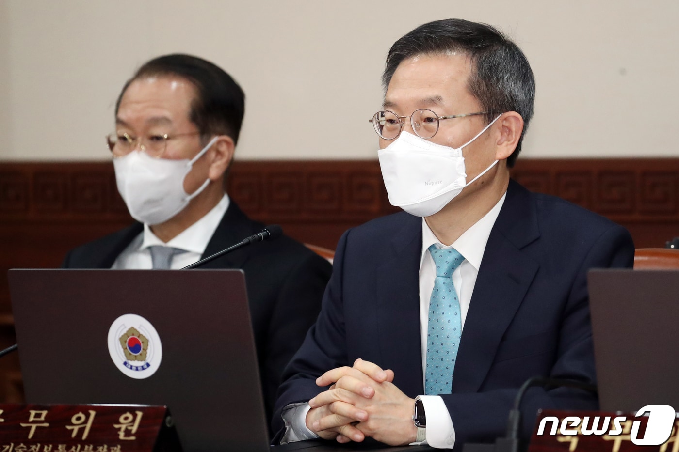 이종호 과학기술정보통신부 장관이 25일 오전 서울 종로구 세종대로 정부서울청사에서 열린 국무회의에서 한덕수 국무총리 발언을 듣고 있다. 2022.10.25/뉴스1 ⓒ News1 김명섭 기자