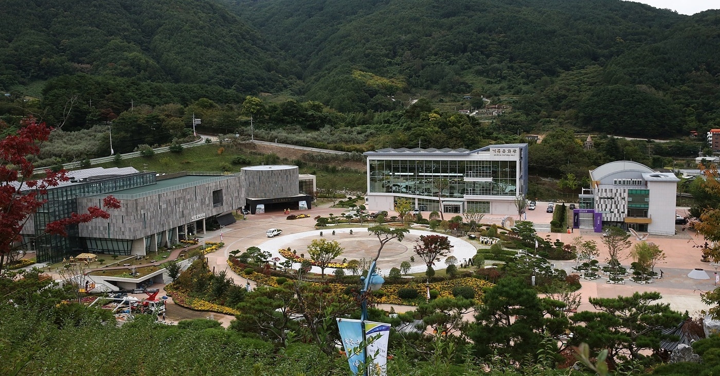 합천군은 이태원 참사 여파로 2022 합천기록문화축제 행사를 일부 취소 및 축소 운영한다. 사진은 대장경테마파크 전경