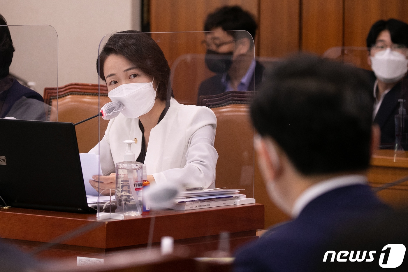 홍정민 더불어민주당 의원이 지난 10월 4일 오전 서울 여의도 국회에서 열린 산업통상자원중소벤처기업위원회 국정감사에서 이창양 산업통상자원부 장관에게 질의를 하고 있다. (공동취재) 2022.10.4/뉴스1 ⓒ News1 허경 기자