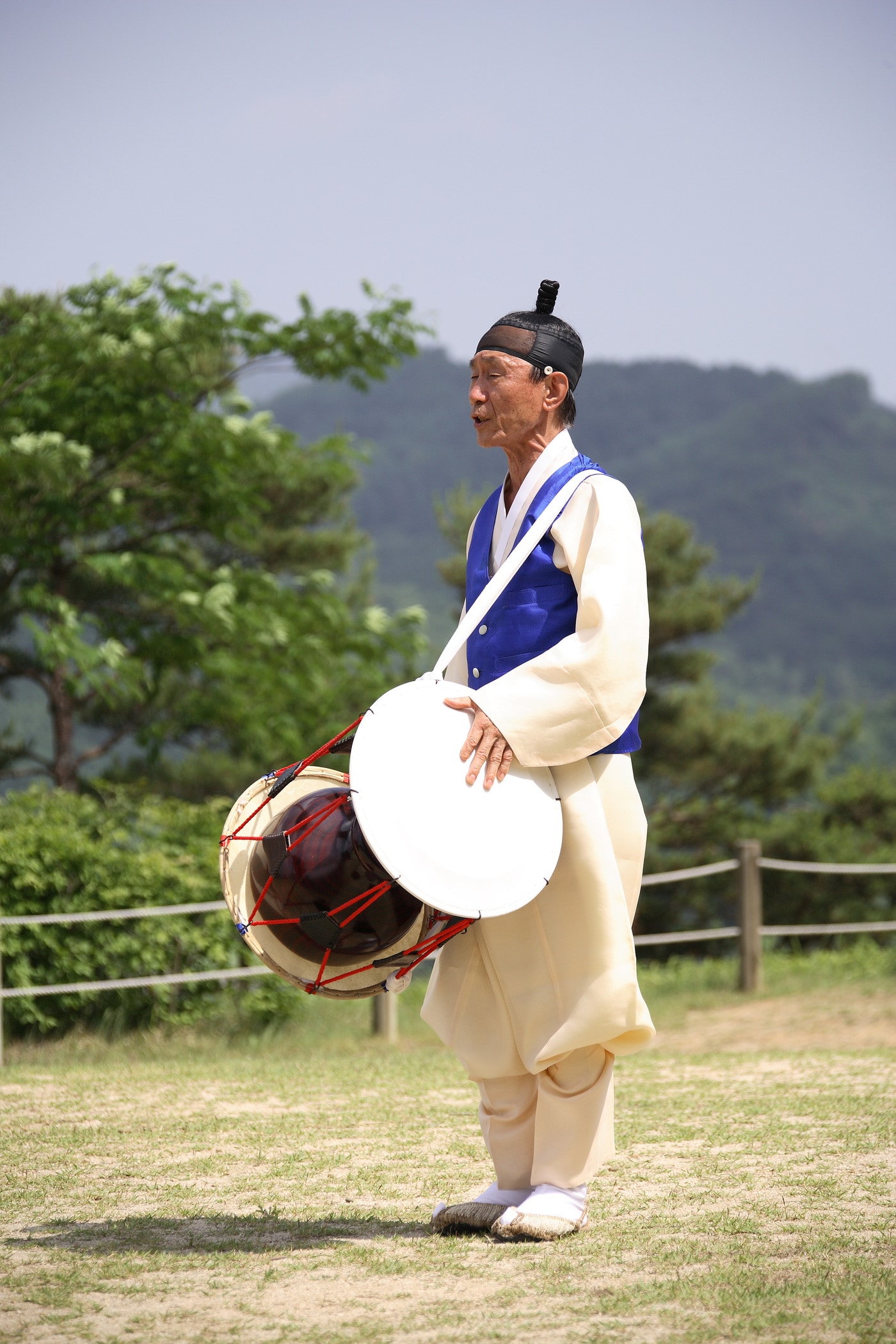 국가무형문화재 &#39;선소리산타령&#39; 보유자 황용주씨의 생전 독창 모습. &#40;문화재청 제공&#41; 