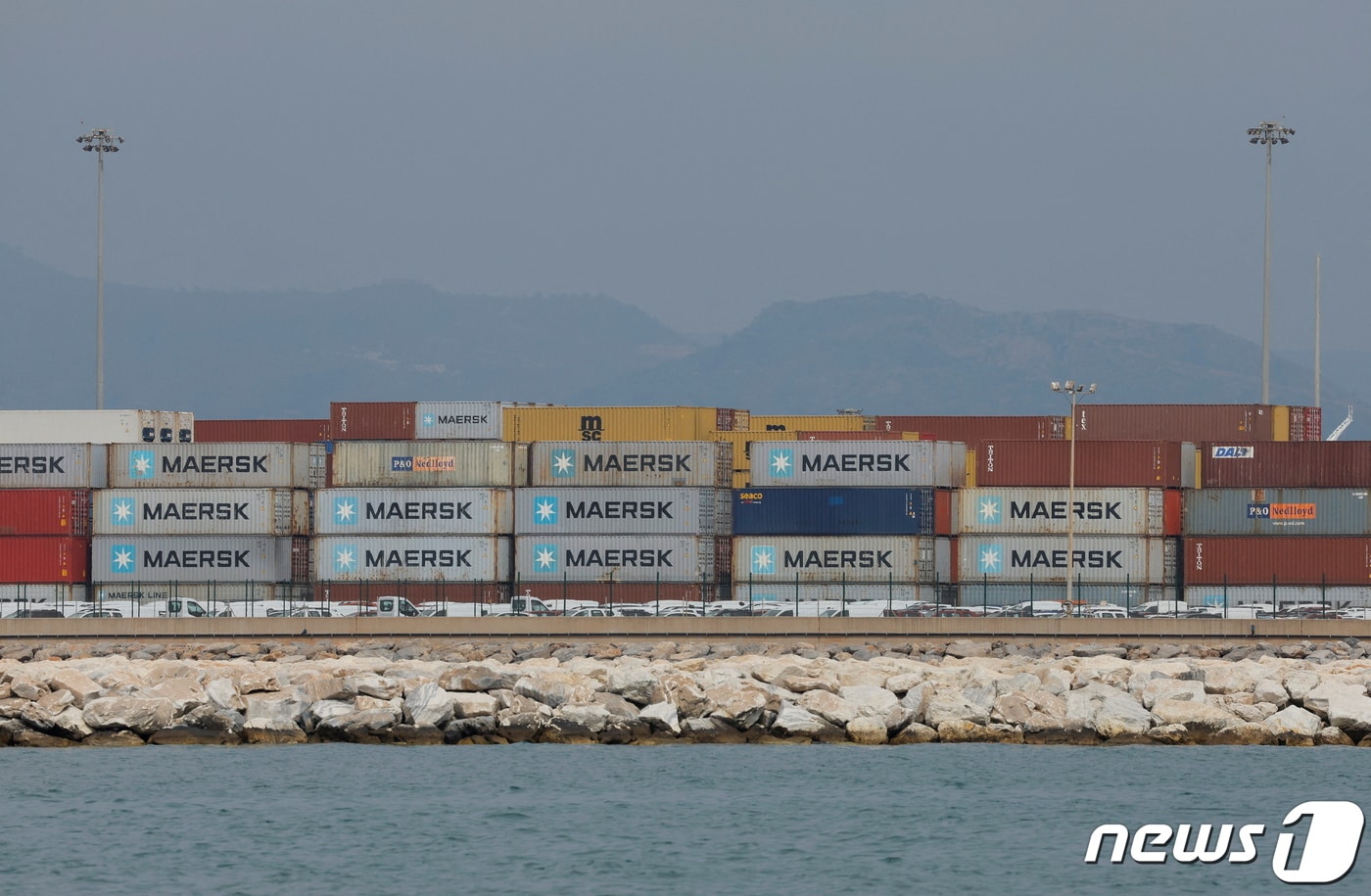 지난 4월 스페인 말라가 항구에 컨테이너가 쌓여있다. ⓒ 로이터=뉴스1 ⓒ News1 이유진 기자