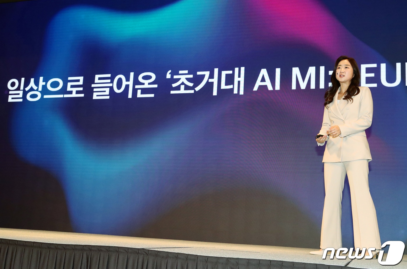 KT AI2XL 연구소 배순민 소장이 지난해 11월16일 서울 송파구 소피텔 앰배서더 서울에서 열린 'KT AI 전략 기자간담회'에서 초거대 AI '믿음'에 대해 발표하고 있다. (KT 제공) 2022.11.16/뉴스1