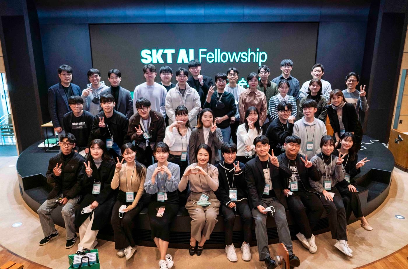 SK텔레콤이 기업 현장에서 실제 진행 중인 연구과제 수행을 통해 인공지능&#40;AI&#41; 분야의 미래 인재를 육성하는 &#39;SK텔레콤 AI 펠로우십&#39;&#40;AI Fellowship&#41; 4기 과정을 마무리했다고 18일 밝혔다.&#40;SKT 제공&#41;