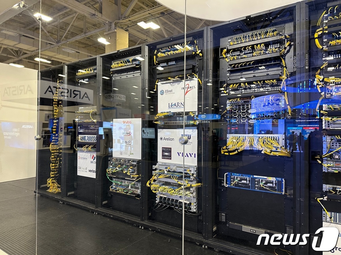 SC22 행사장 내 SCinet 네트워크 모습. (KISTI 제공)