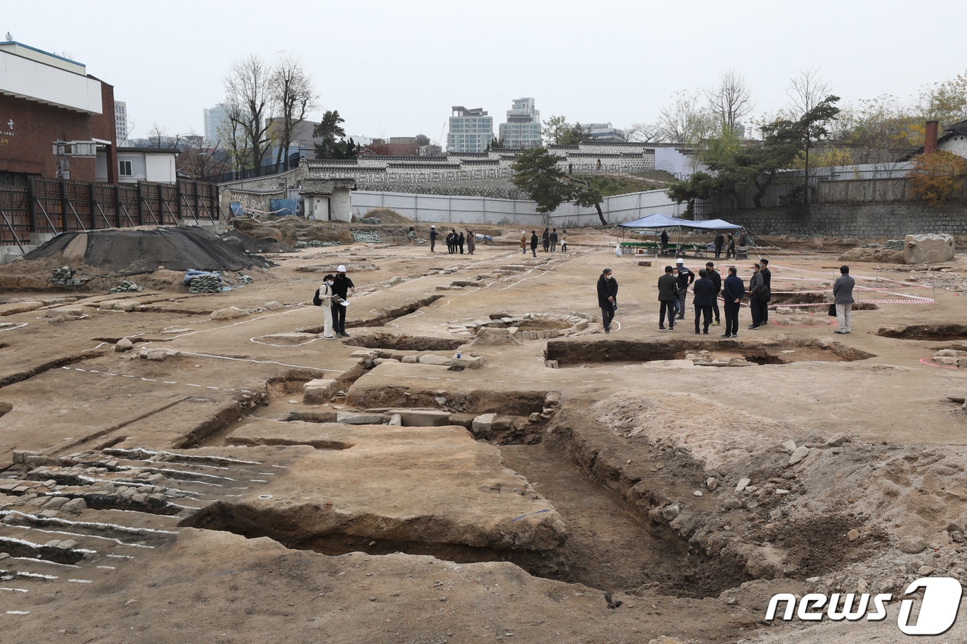 지난달 서울 중구 덕수궁 선원전 발굴조사 현장에서 열린 발굴조사 성과 현장 설명회. &#40;뉴스1 DB&#41; 2022.11.22/뉴스1 ⓒ News1 김민지 기자