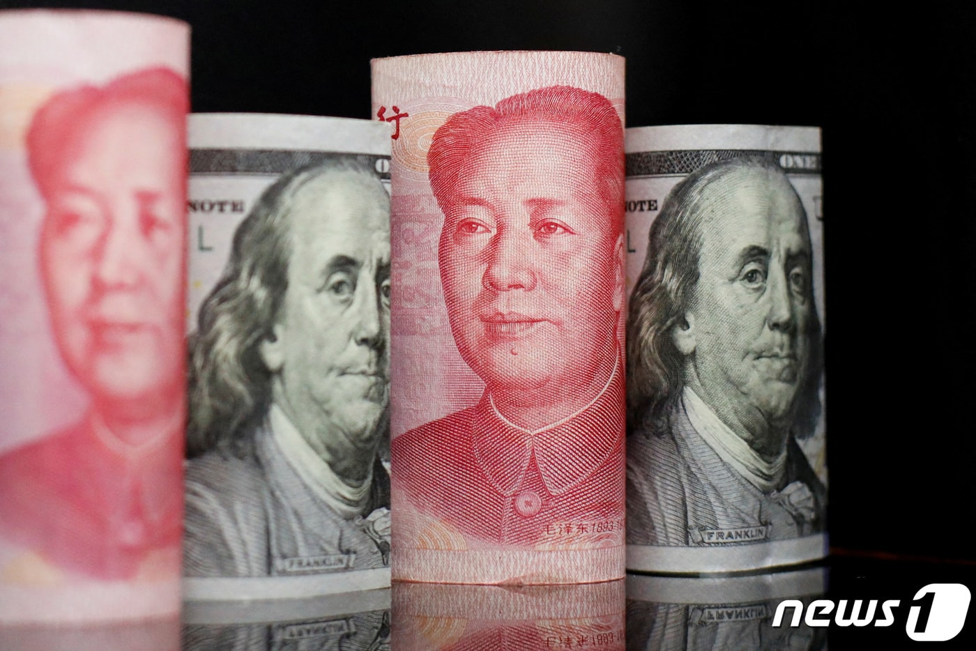 중국 위안화와 미국 달러 ⓒ 로이터=뉴스1 ⓒ News1 정윤미 기자