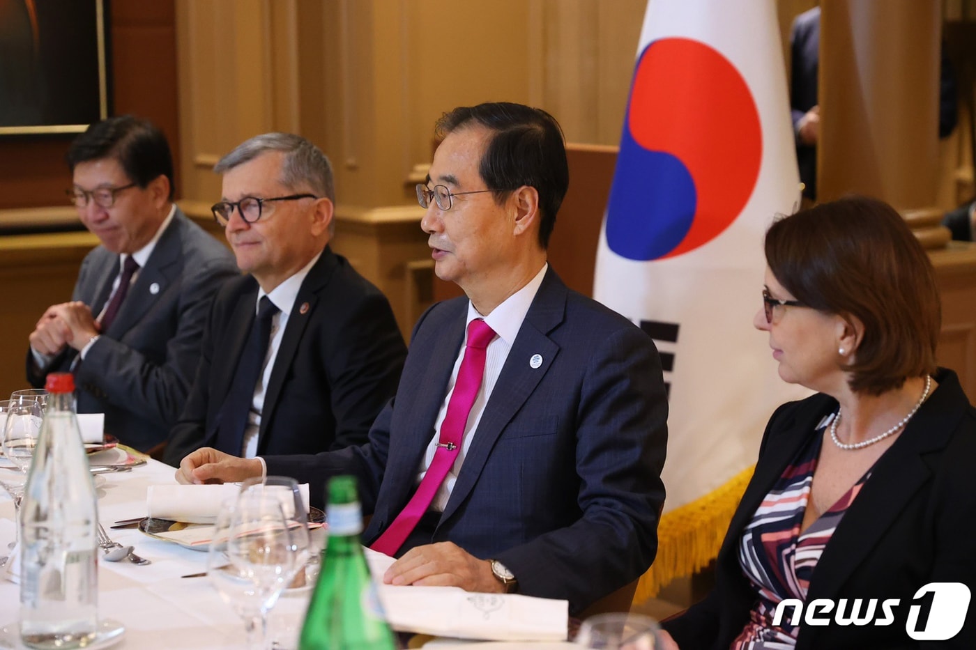 '제171차 국제박람회기구(BIE) 총회' 참석차 프랑스 파리를 방문 중인 한덕수 국무총리가 29일(현지시간) 파리 주재 각국 BIE 대표들과 만찬 간담회를 갖고 2030 부산 세계박람회 유치에 대한 정부의 의지를 밝히고 있다.(총리실 제공) 2022.11.30/뉴스1 ⓒ News1 민경석 기자