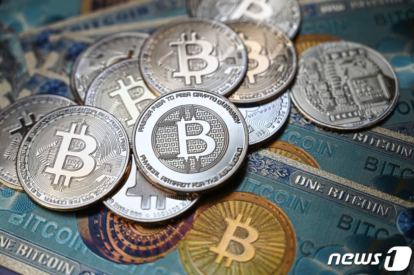 미 검찰, 10년간 행방 묘연 4.7조원 비트코인 팝콘 통서 압수 - 뉴스1