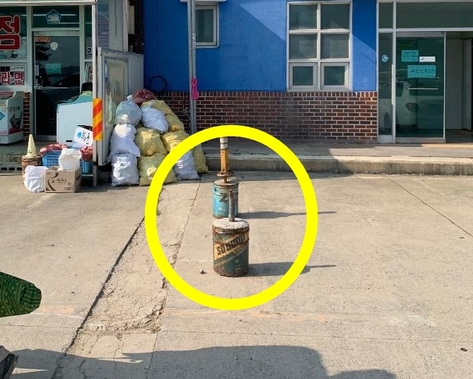 A씨가 실수로 친 시멘트 통. (보배드림 갈무리)