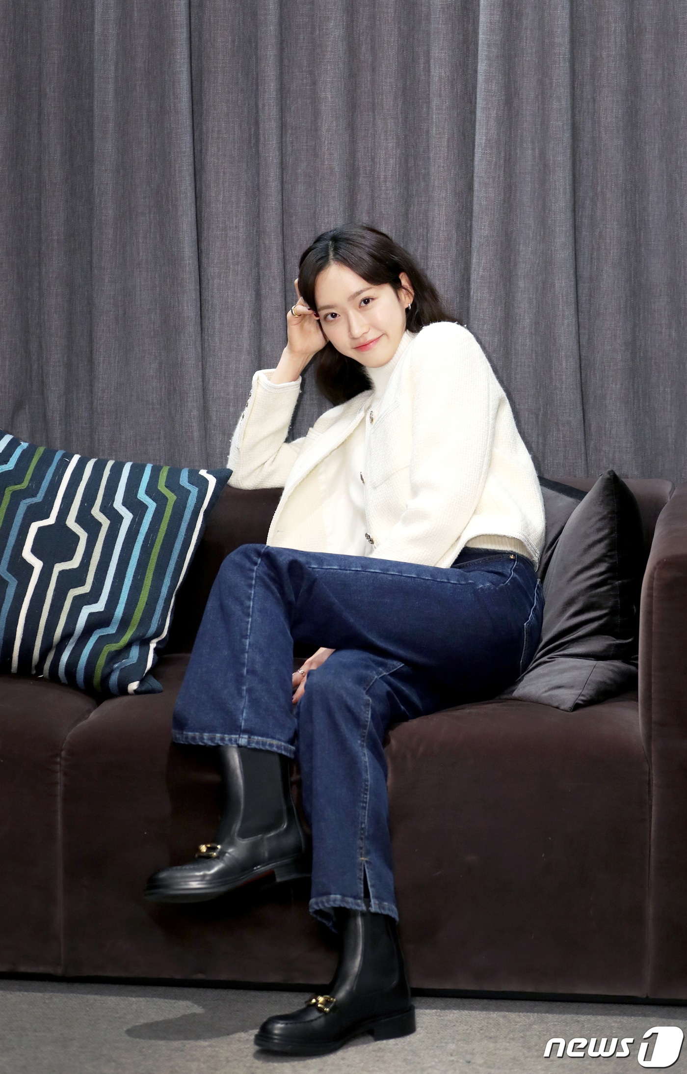 드라마 '치얼업' 배우 한지현이 14일 서울 강남구 가로수길 한 카페에서 열린 뉴스1과의 인터뷰에 앞서 포즈를 취하고 있다. 2022.12.14/뉴스1 ⓒ News1 권현진 기자