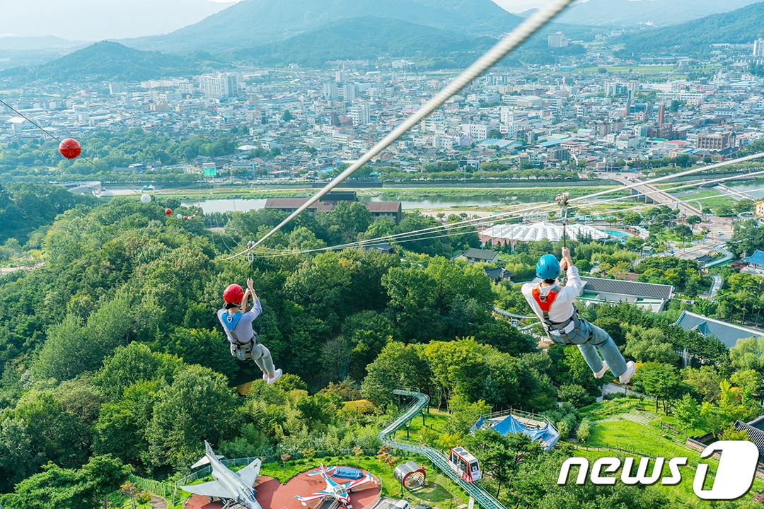 전북 남원시 소재 함파우관광지 내 집와이어 모습.&#40;남원테마파크&#40;주&#41; 제공&#41;/뉴스1 