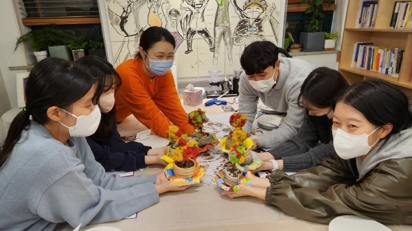 '생명사랑 나를케어' 프로그램 파일럿 테스트를 진행하고 있는 모습