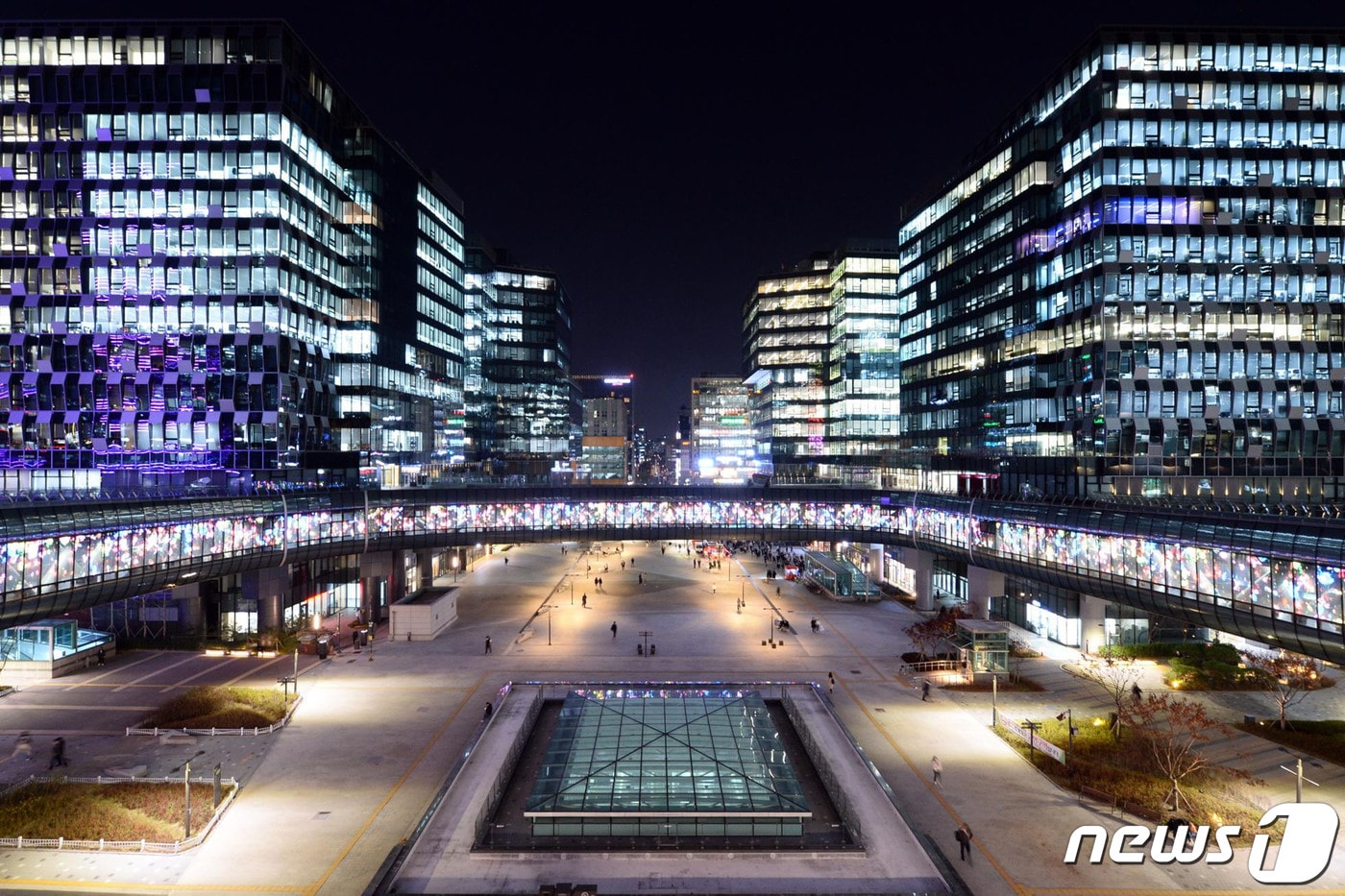 4차 산업 관련 기업이 밀집해 있는 성남 판교지역 야경.(성남시 제공)  