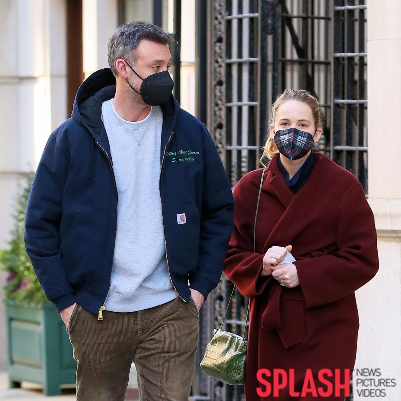 쿡 마로니(왼쪽)와 제니퍼 로렌스 사진제공=Splash News ⓒ 뉴스1