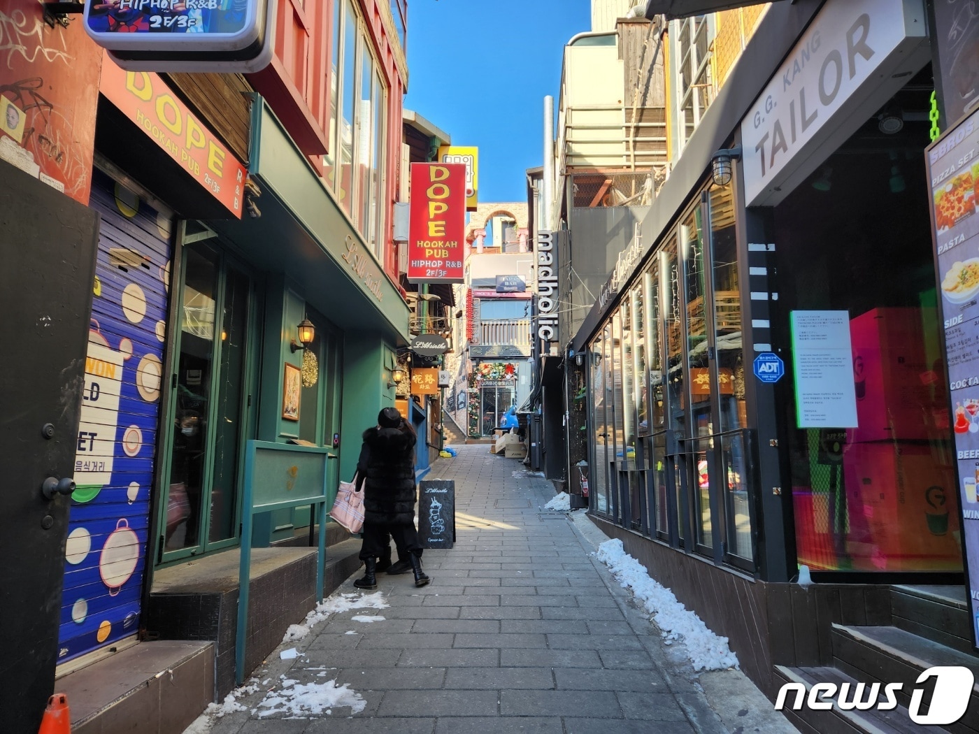 24일 오후 1시 한산한 이태원 골목 모습. 2022.12.24. 뉴스1 유민주 기자ⓒ news1  