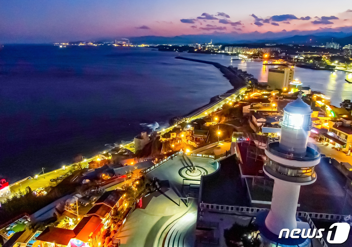 강원 동해시 묵호 등대, 논골담길 야경.(뉴스1 DB) ⓒ News1 민경석 기자