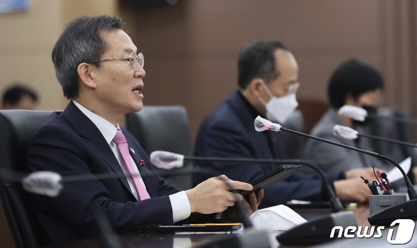 이종호 과학기술정보통신부 장관이 지난 12월29일 오전 세종시 정부세종청사에서 열린 비상경제장관회의에서 디지털 플랫폼 발전방안에 대해 발언하고 있다. 2022.12.29/뉴스1 ⓒ News1 김기남 기자